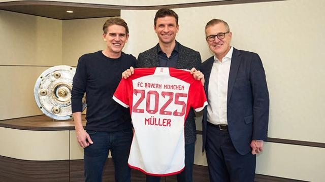 哈维-西蒙斯在切尔西官宣哈托评论区留言：我宝❤️