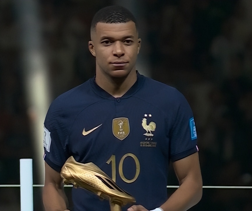 足球巴萨公布主力中场伤情，将缺阵一月