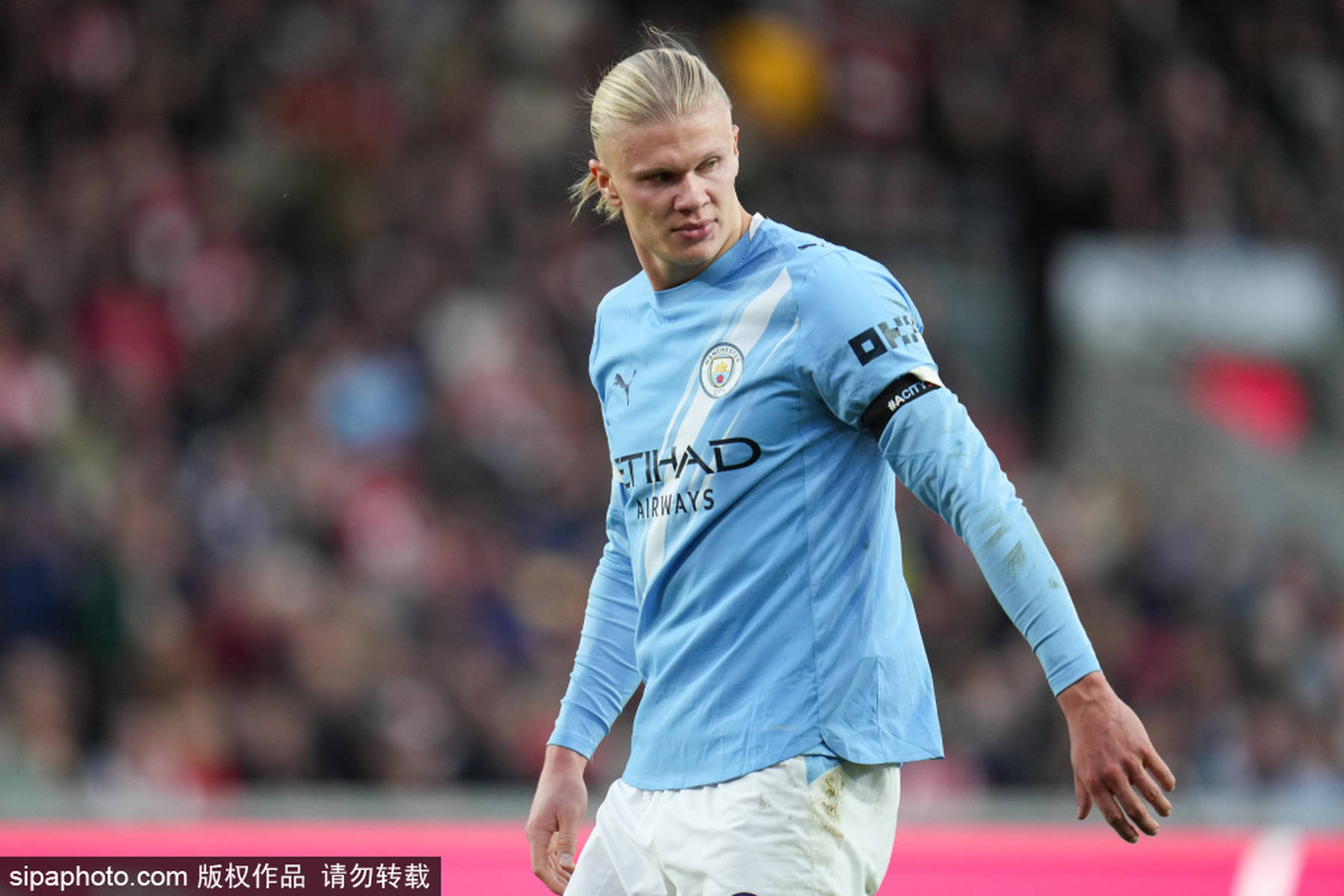 国足备战世界杯又晚了，邵佳一主打年轻牌，30岁老将淡出新国家队