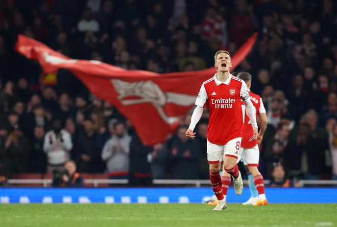 约罗：姆伯莫也会说法语，现在我们的团队就像一个大家庭