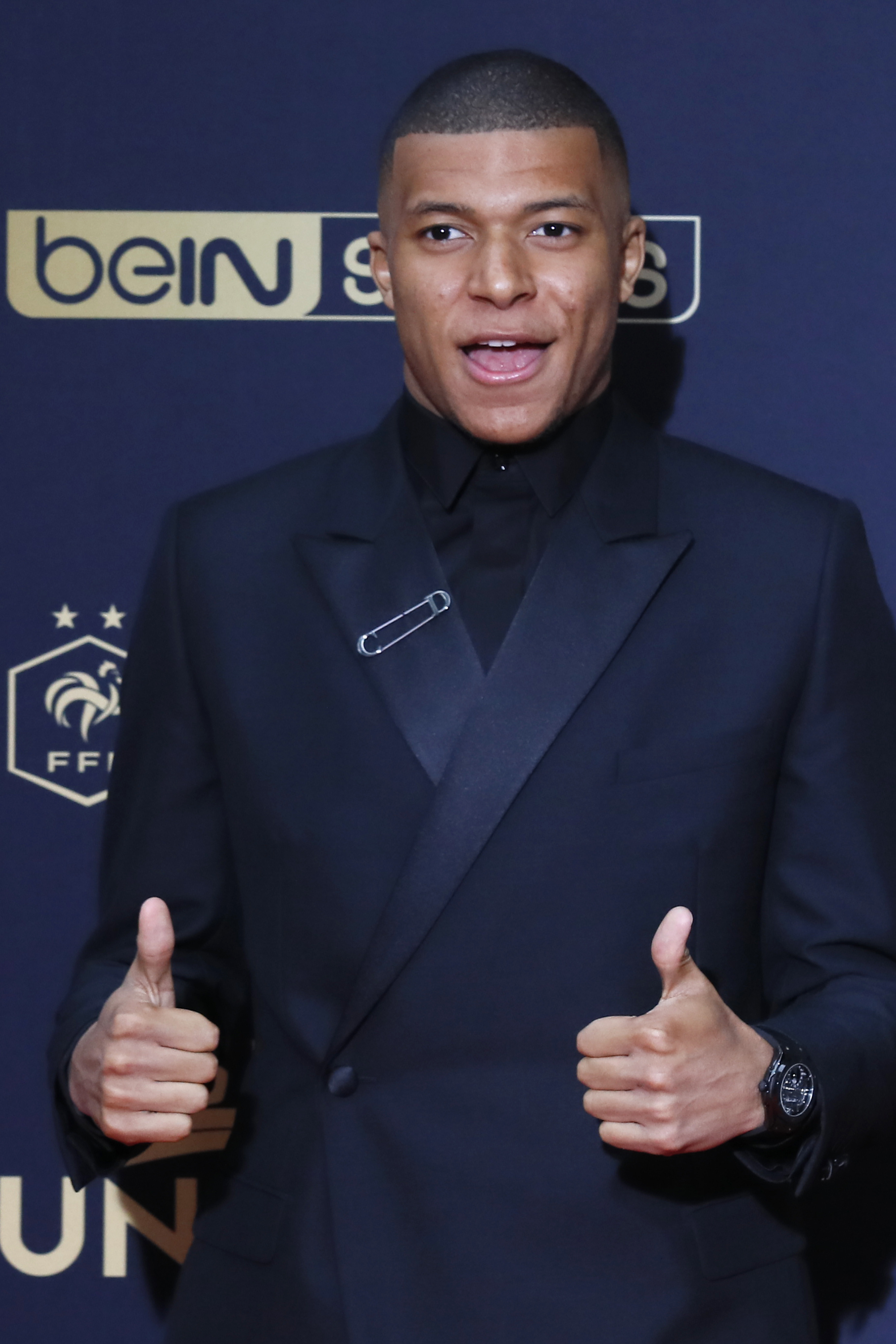 法尔克：可以确认拜仁1月不会签下任何球员，在考虑出售博埃