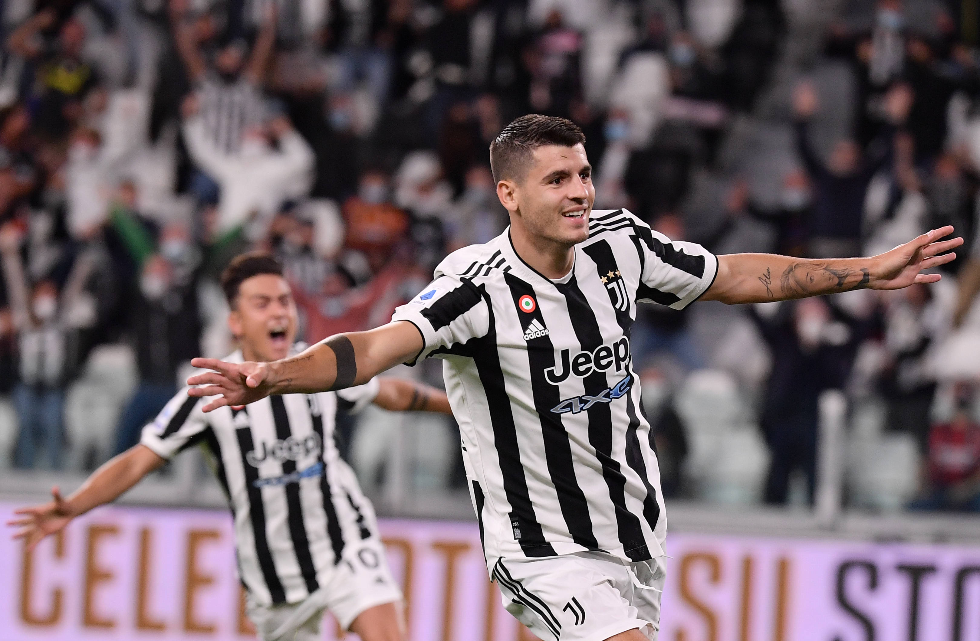 北爱尔兰小将唐利：在热刺时凯恩帮了我很多，这让我喜欢回撤