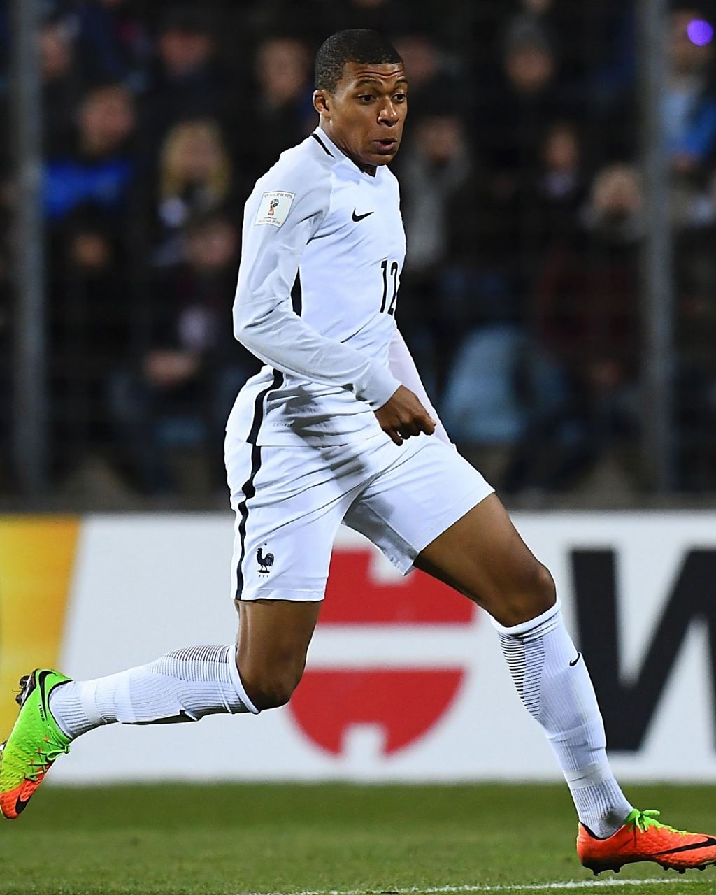 顶着防守也能进，这是神？